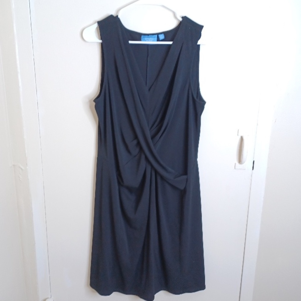 Vera Wang Beautiful Evening Dress. Size XLarge in Black